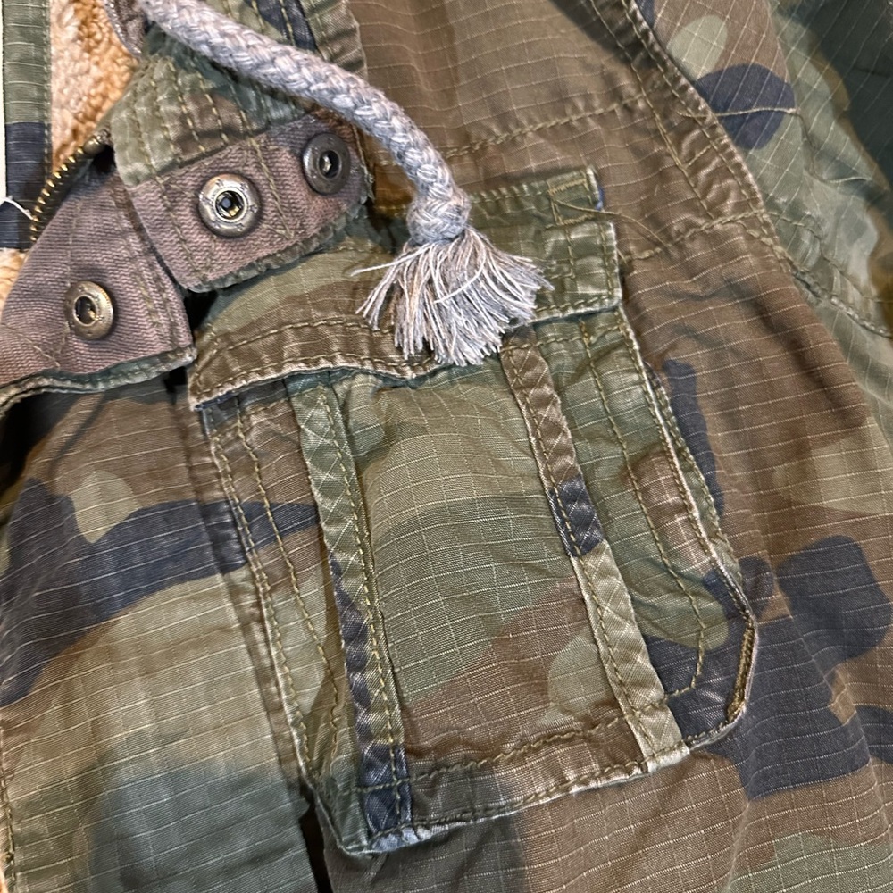 American Eagle - Camo Coat - Sherpa Lined - XS - Picture 3 of 4